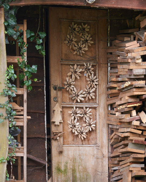 edelweis-wooden-flower-wreath