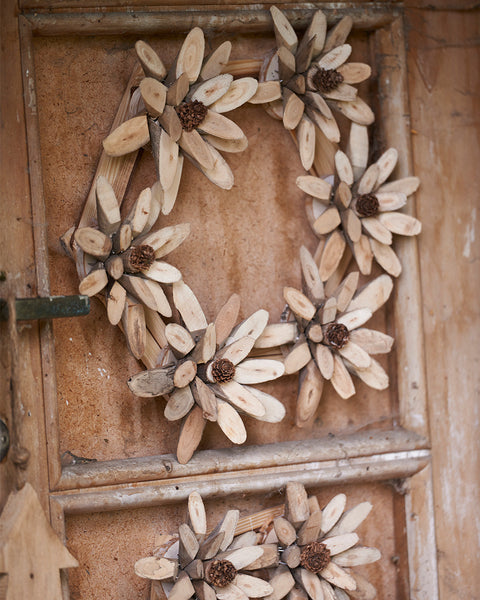 edelweis-wooden-flower-wreath